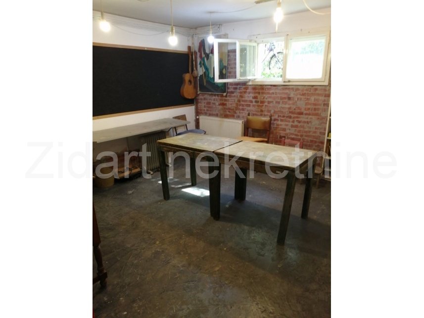 Будинок, 1313 м², 95 000$ — FAKTOR
